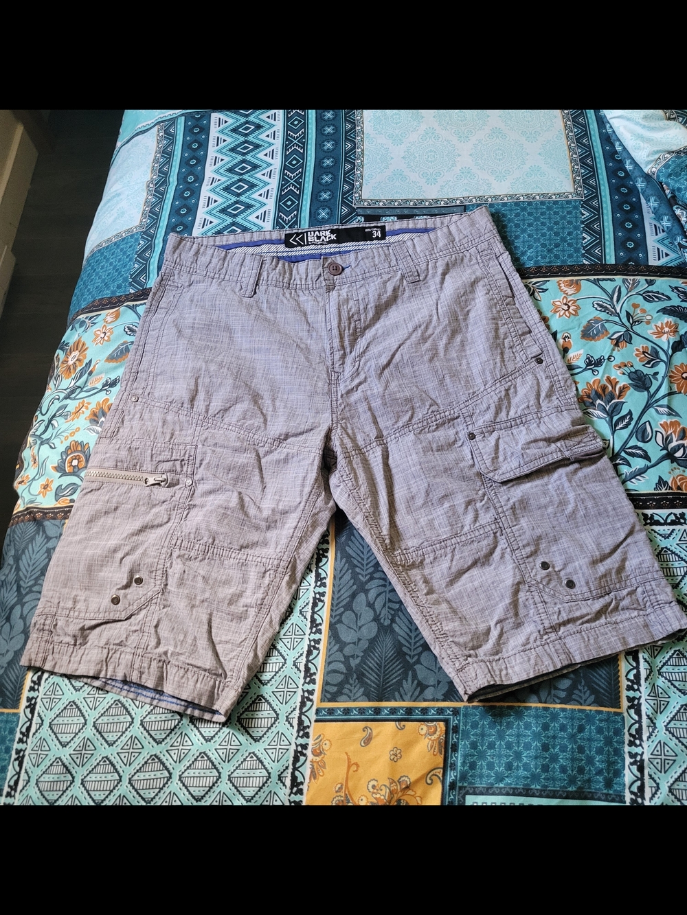 Kickers Light Gray Men’s Cargo Shorts.